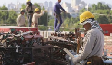 translated from Spanish: Formal construction employment fell by 3.9% in 2019