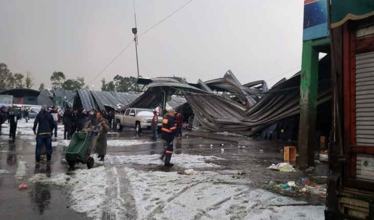 translated from Spanish: Hailstorm lands the roof of the Abasto Plant and other shops