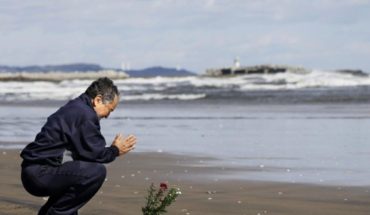 translated from Spanish: Japan recalls deadly tsunami without official act by virus