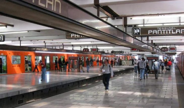 translated from Spanish: Metrobus and Metro closes stations due to 8M march