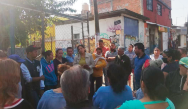 translated from Spanish: Neighbors of Infonavit La Colina in Morelia, Michoacán were attended by OOAPAS staff