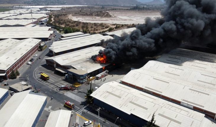 translated from Spanish: Pudahuel municipality to complain against an explosion-causing company in warehouses