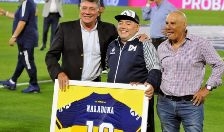 translated from Spanish: Pure emotion: La Bombonera honored Diego Maradona