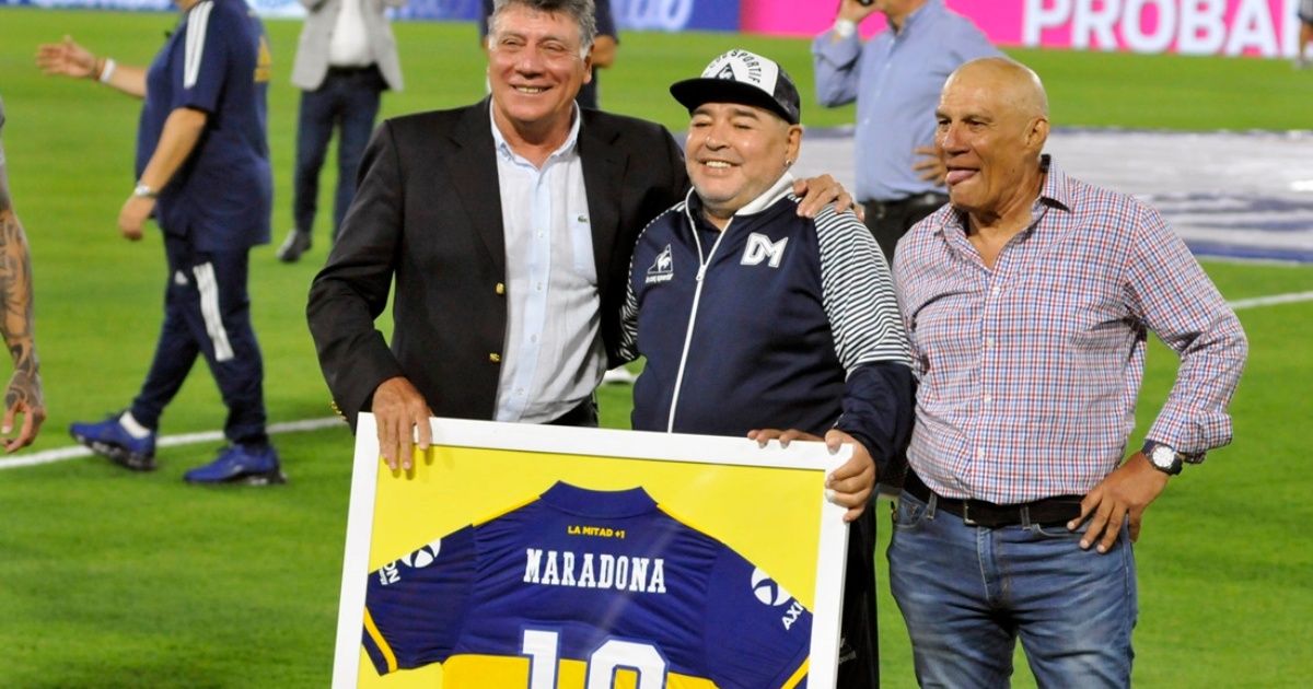 Pure emotion: La Bombonera honored Diego Maradona