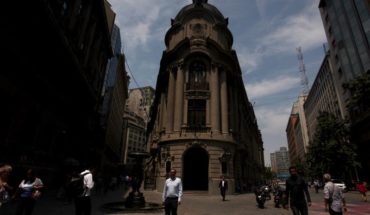 translated from Spanish: Santiago stock market recorded its biggest fall since 1988 and the dollar hit new all-time high