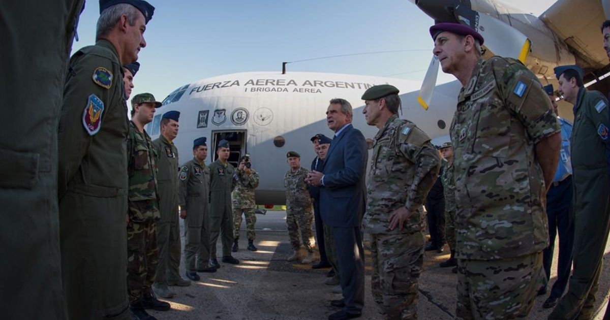 Two Air Force Hercules aircraft travel to Peru to repatriate 140 Argentines