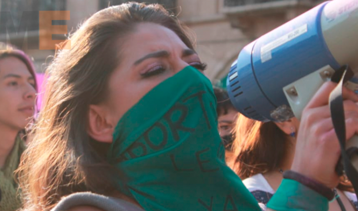 translated from Spanish: Women prepare for threats of ‘acid attacks’ for 8M