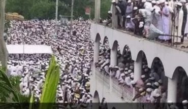 10.000 personas asisten a funeral de un telepredicador en Bangladesh pese al Covid-19