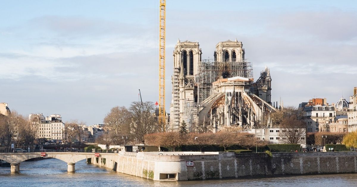 A un año del incendio, sonaron las campanas de la catedral de Notre Dame