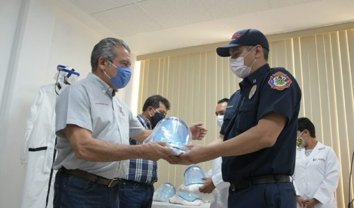 Ayuntamiento de Morelia informa que entregó trajes protectores e insumos a doctores, enfermeros y bomberos