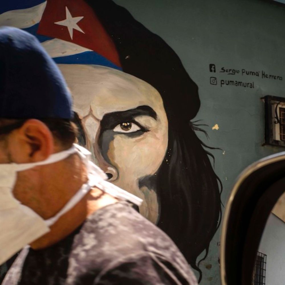 Cuba enviará especialistas médicos a México por covid-19
