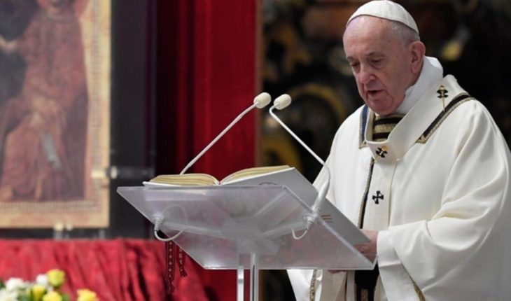 El Papa Francisco apoyó a los movimientos sociales y sugirió un “salario universal”