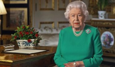 En histórico mensaje la reina Isabel II apeló a la “autodisciplina” y “resolución” de los británicos para superar el Covid-19