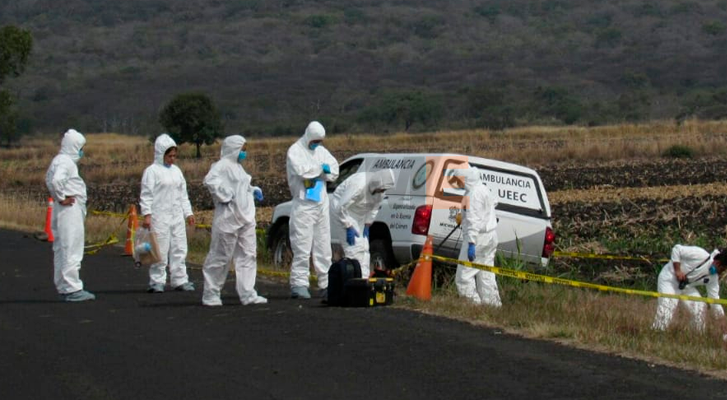 Encuentran restos en descomposición de dos personas cerca de la carretera Uruapan-Paracho