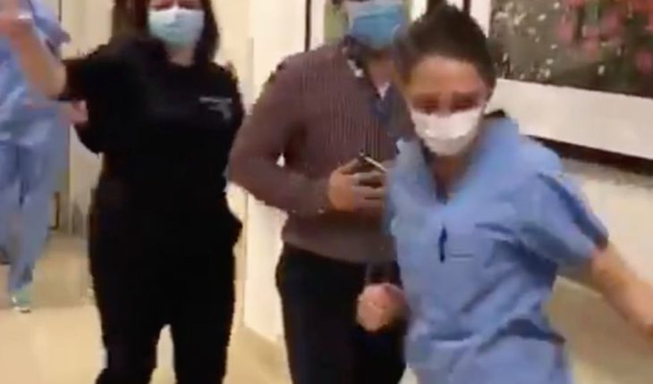 Enfermeras bailan tras quitar el respirador a paciente con Covid-19