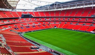 Fútbol: en Inglaterra aseguran que no habrá estadios llenos en 18 meses