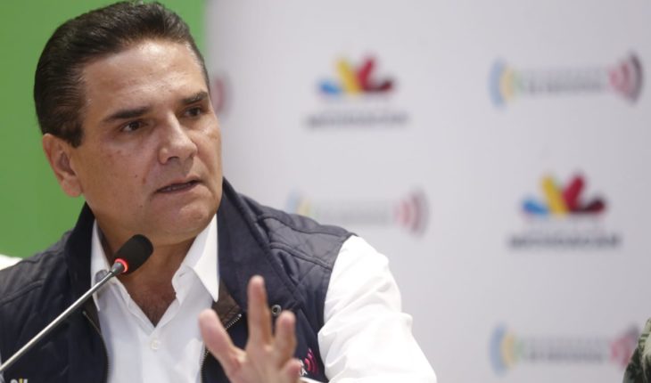 Gobernador de Michoacán exige a funcionarios federales de salud no mentir