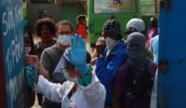 Haitianos contagiados con Covid-19 son trasladados a residencias sanitarias y el caso reinstala debate por arriendos inescrupulosos a inmigrantes