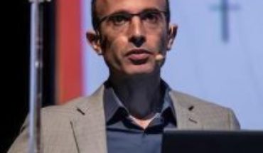 Harari: Estamos reescribiendo las reglas del juego, elegiremos entre unir a la humanidad o el egoísmo y los nacionalismos