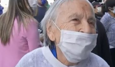 Mujer de 90 años que recibe $ 160 mil al mes realizó fila para bono Covid-19 y no era beneficiaria: otra persona le regaló su pensión