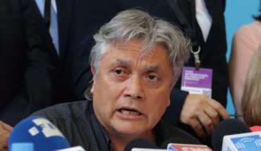 Navarro apunta a una acusación constitucional contra Piñera por mandato a funcionarios públicos