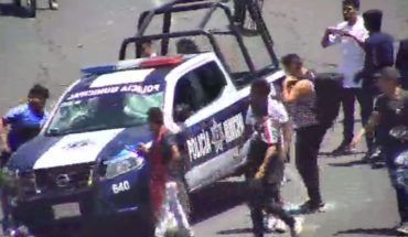 Policías y comerciantes de Valle de Chalco se enfrentan (Video)