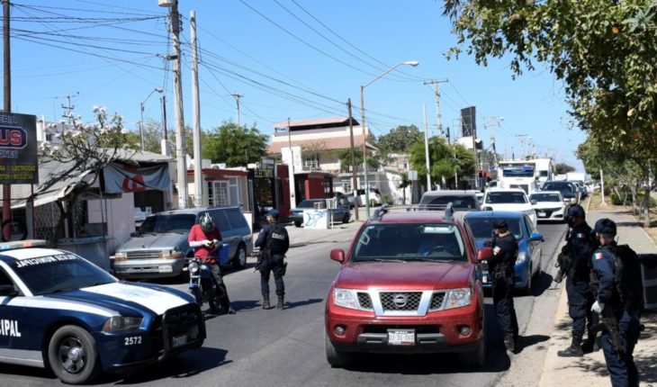Por coronavirus en Sinaloa solo permiten una persona por auto