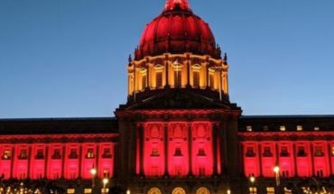 San Francisco ilumina el Ayuntamiento con la bandera de España por Covid-19