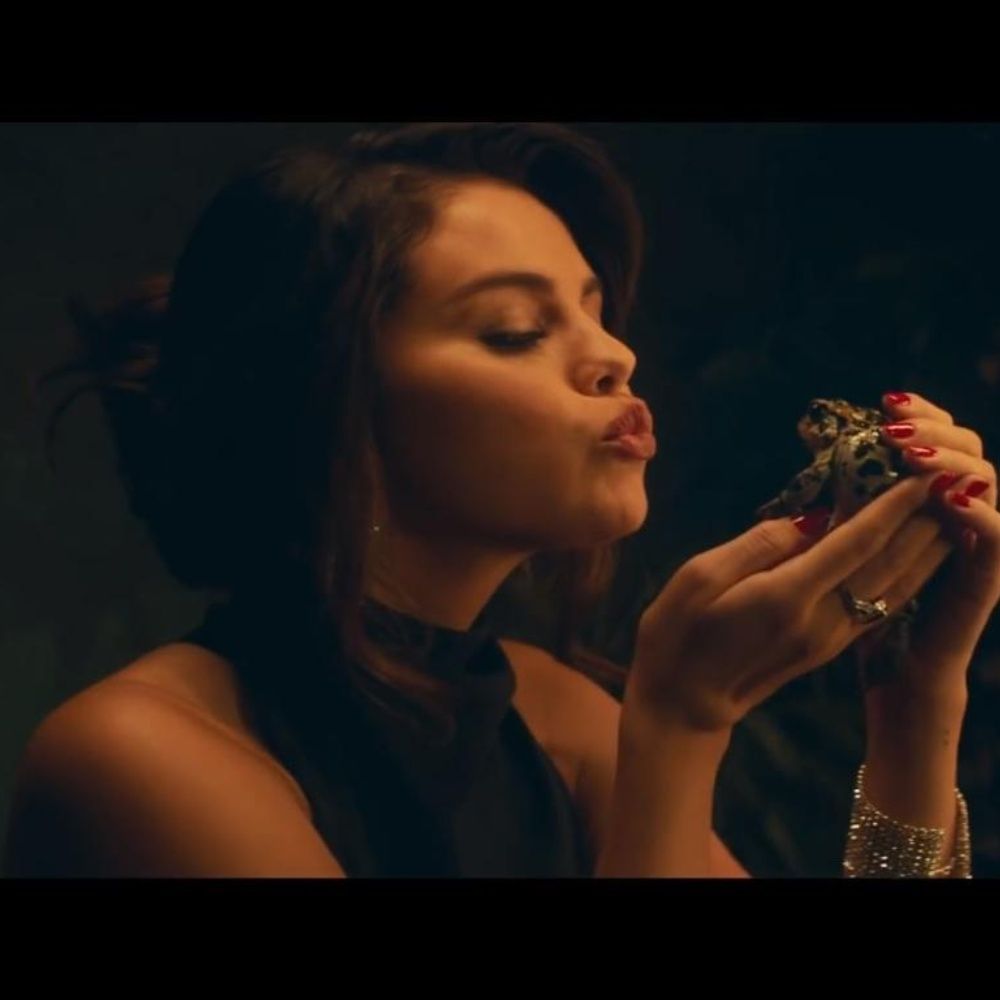 Selena Gómez lanza el videoclip de "Boyfriend" y causa polémica