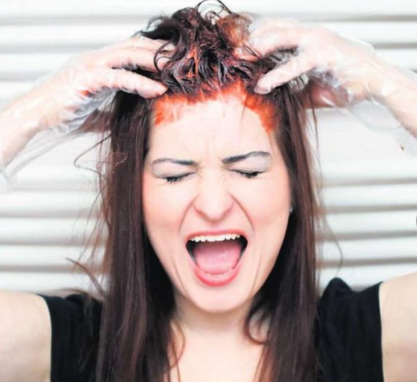 Siga esta guía para teñirse el pelo en casa y obtener resultados impecables