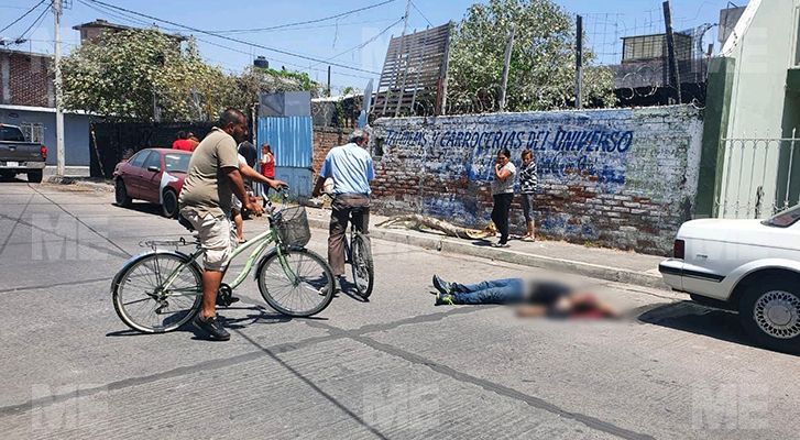 Sujeto es ejecutado por motociclistas armados en Zamora