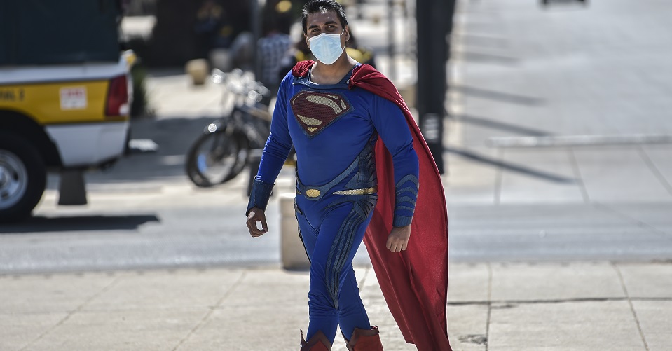 'Superhéroes' en CDMX enfrentan crisis y piden ayuda ante la pandemia