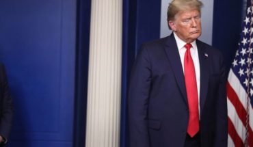 Trump firmó orden que suspende la inmigración permanente a EE.UU. durante 60 días