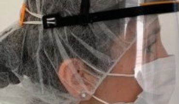 Universidad imprime máscaras de protección facial 3D gratuitas para funcionarios de centros de salud