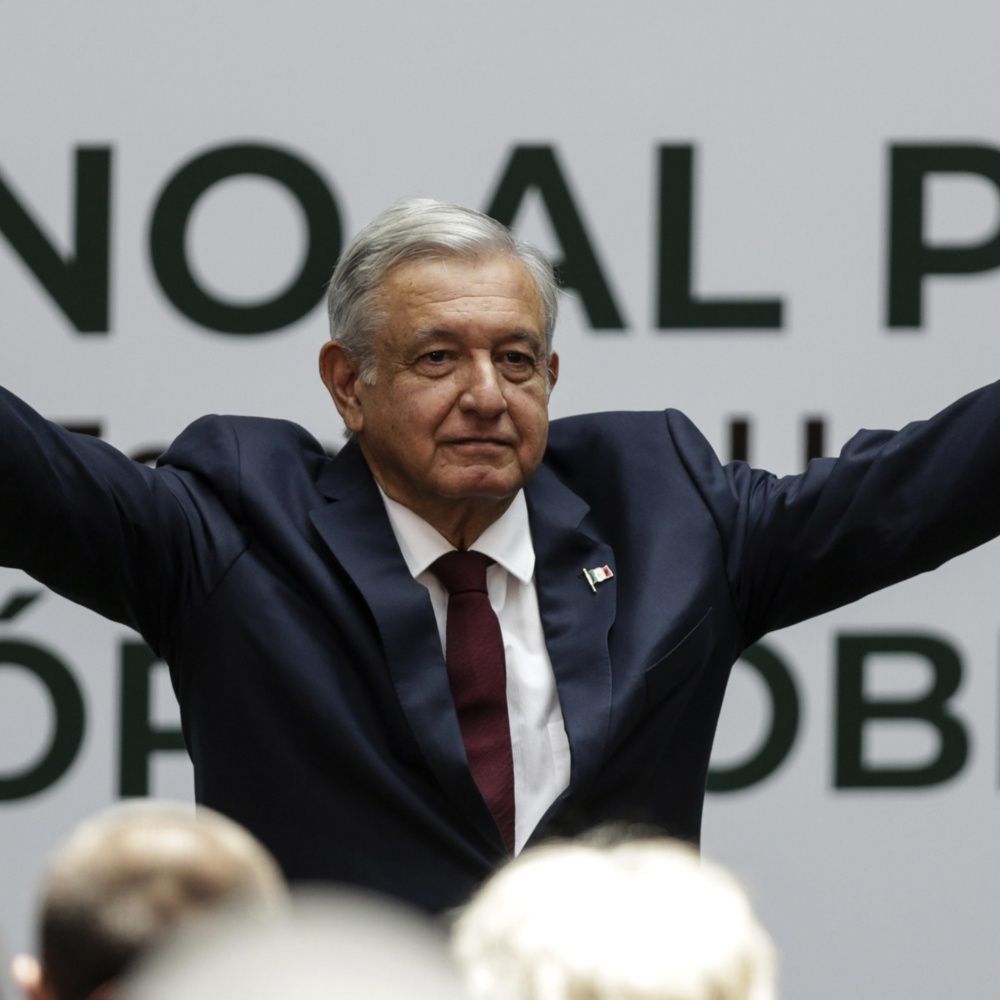 AMLO approval is getting lower; Mitofsky