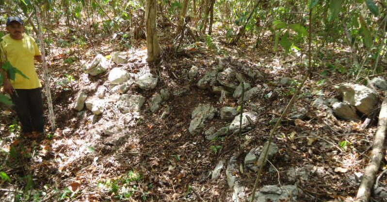 Between the mangrove and the mahahual forest, QRoo, find remains of a Mayan people