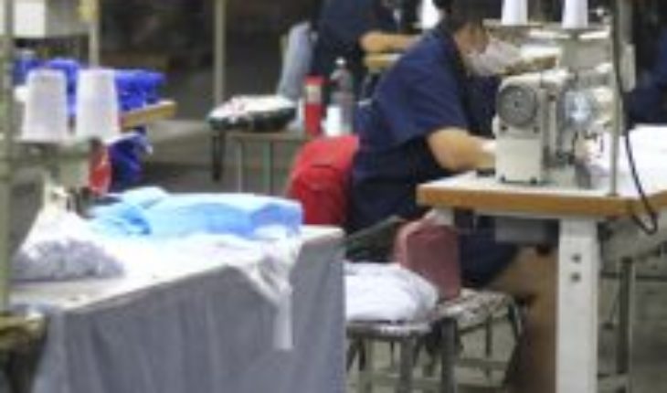 translated from Spanish: Clothing brands make clinical uniforms to donate to health care staff