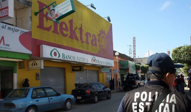 translated from Spanish: Elektra is only allowed essential service for remittances: CDMX government