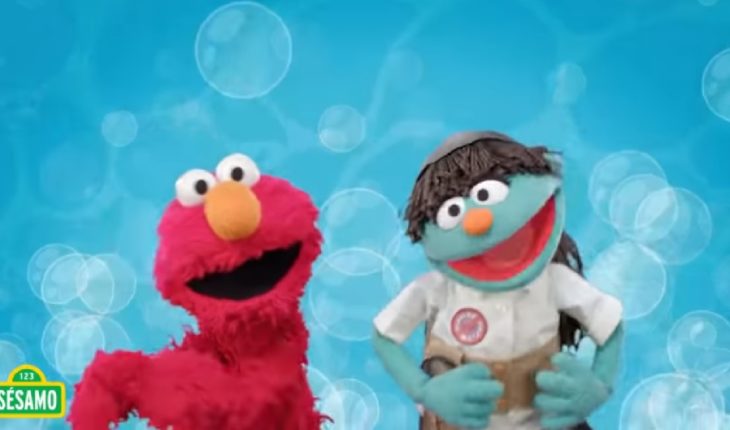 translated from Spanish: Elmo and his Sesame Street friends give children advice on COVID-19