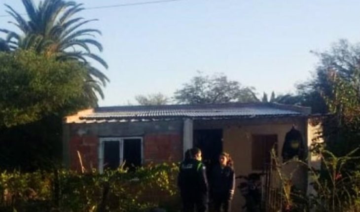 translated from Spanish: Femicide in Tucumán: her partner hit her on the head and fled with her son