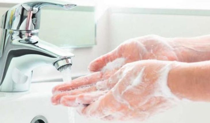 translated from Spanish: Follow these tips to prevent your hands from getting damaged after numerous daily washes