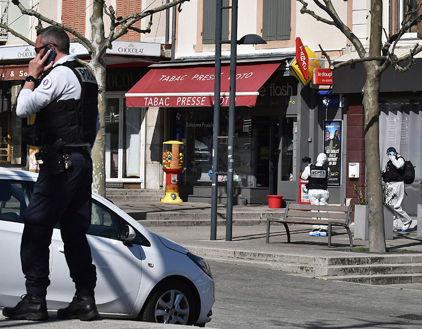 Knife-armed man kills 2 passers-by who violated quarantine in France to go out and buy