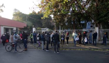 translated from Spanish: Large crowding of people occurred at Felix Bulnes Hospital for drug recall