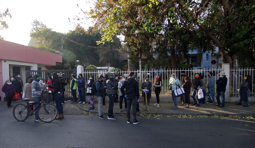 Large crowding of people occurred at Felix Bulnes Hospital for drug recall