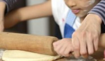translated from Spanish: Science lessons for children to learn while making bread during confinement
