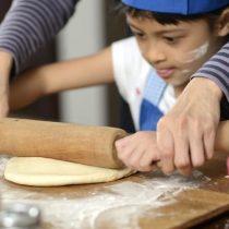Science lessons for children to learn while making bread during confinement