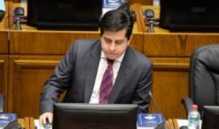 translated from Spanish: Senator Araya urges banking: “They earn millions at the expense of the pandemic but are unable to end the crowding of people in their branches”