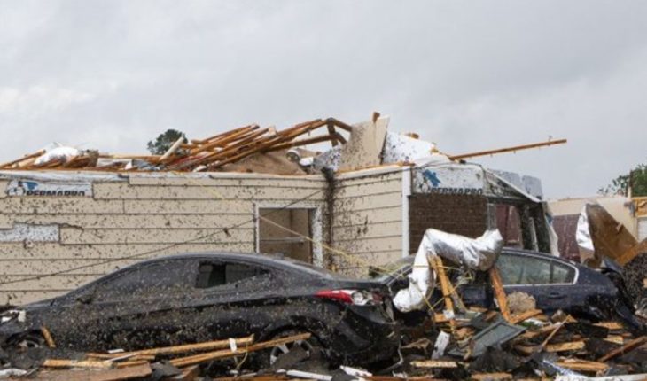 translated from Spanish: Storms roam the southern United States; 6 dead in Mississippi