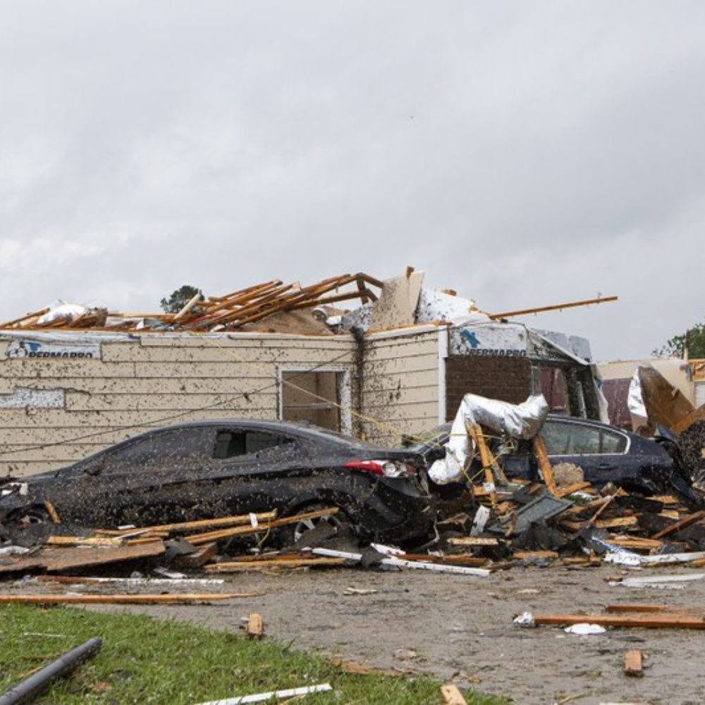 Storms roam the southern United States; 6 dead in Mississippi