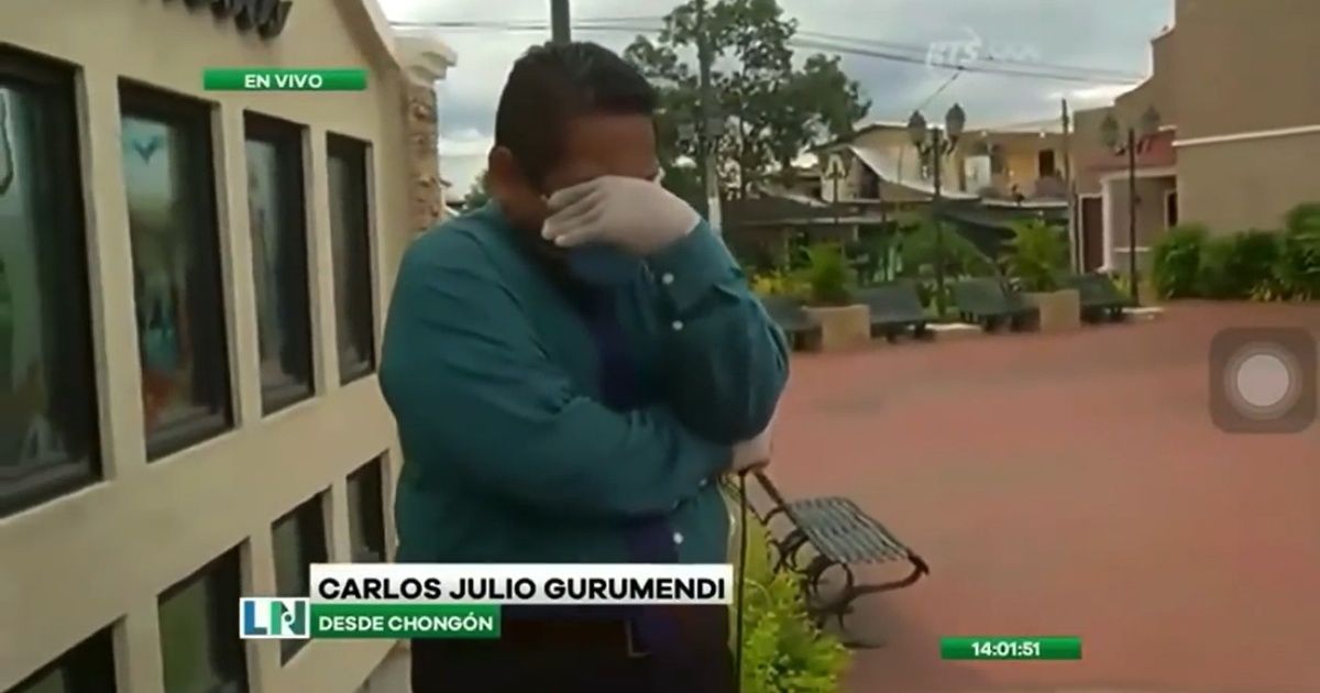 Video: Ecuador journalist breaks down in tears when reporting on coronavirus